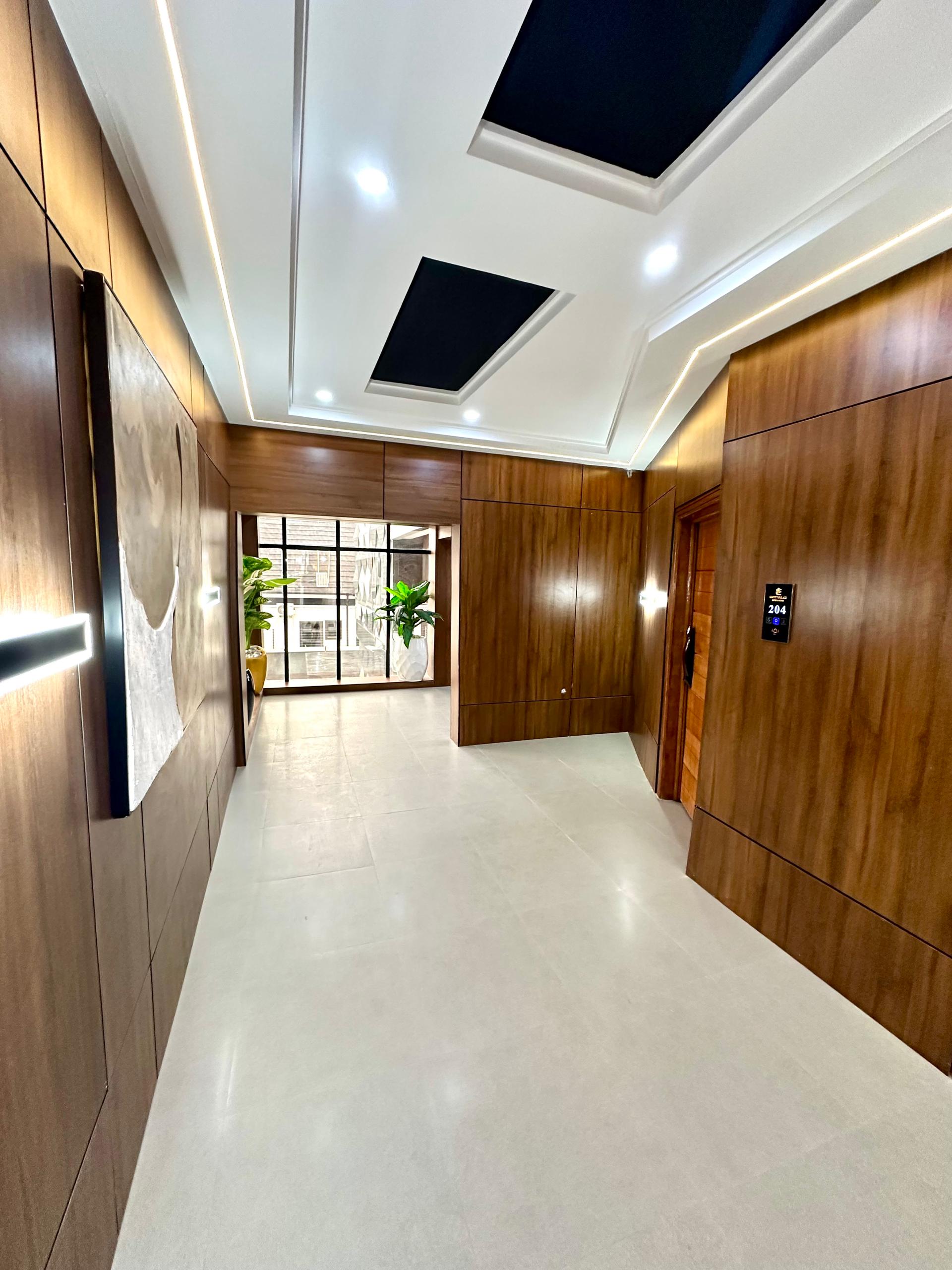 Gritty Palace Hotel & Suites, 