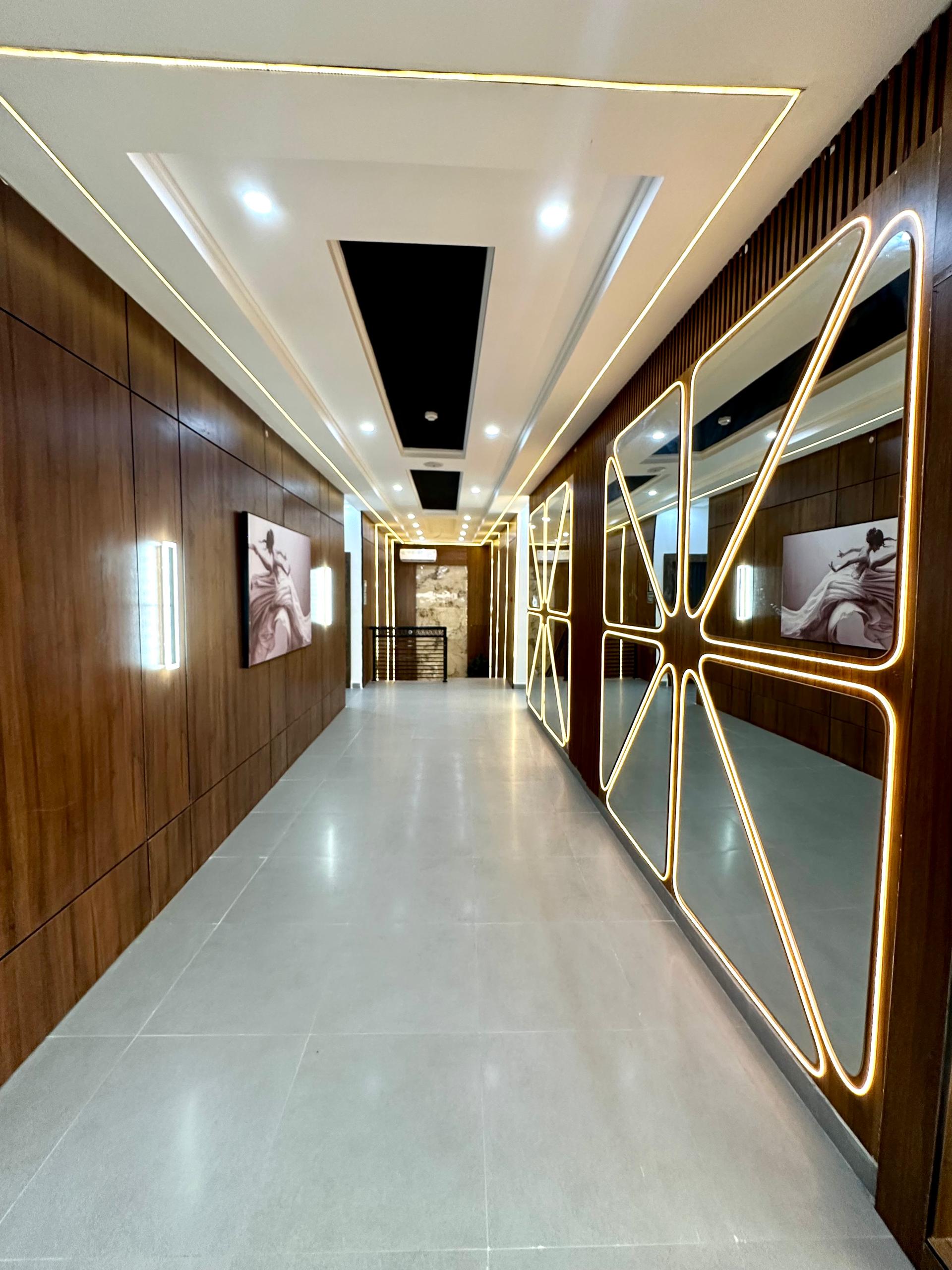 Gritty Palace Hotel & Suites, 