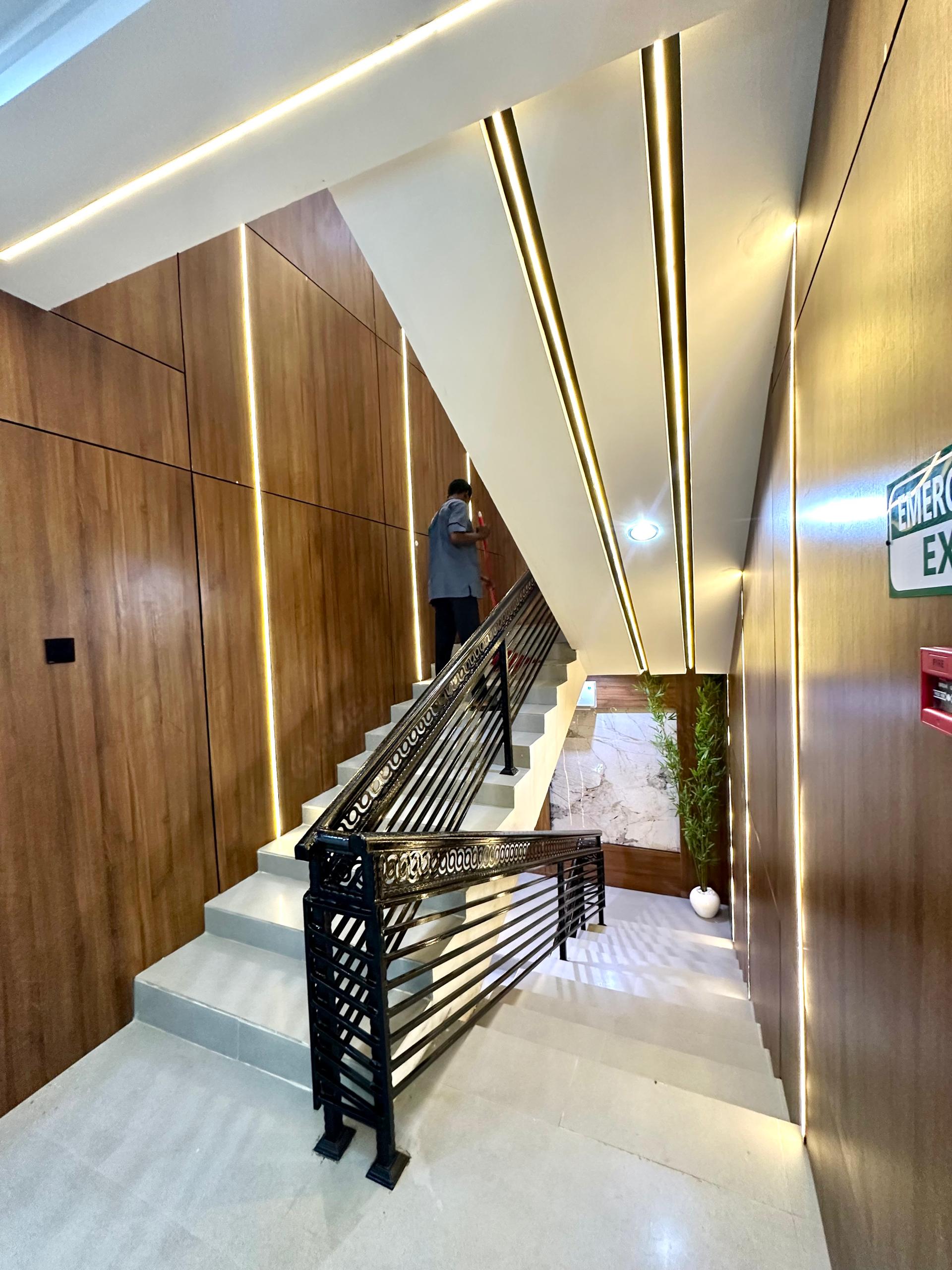 Gritty Palace Hotel & Suites, 