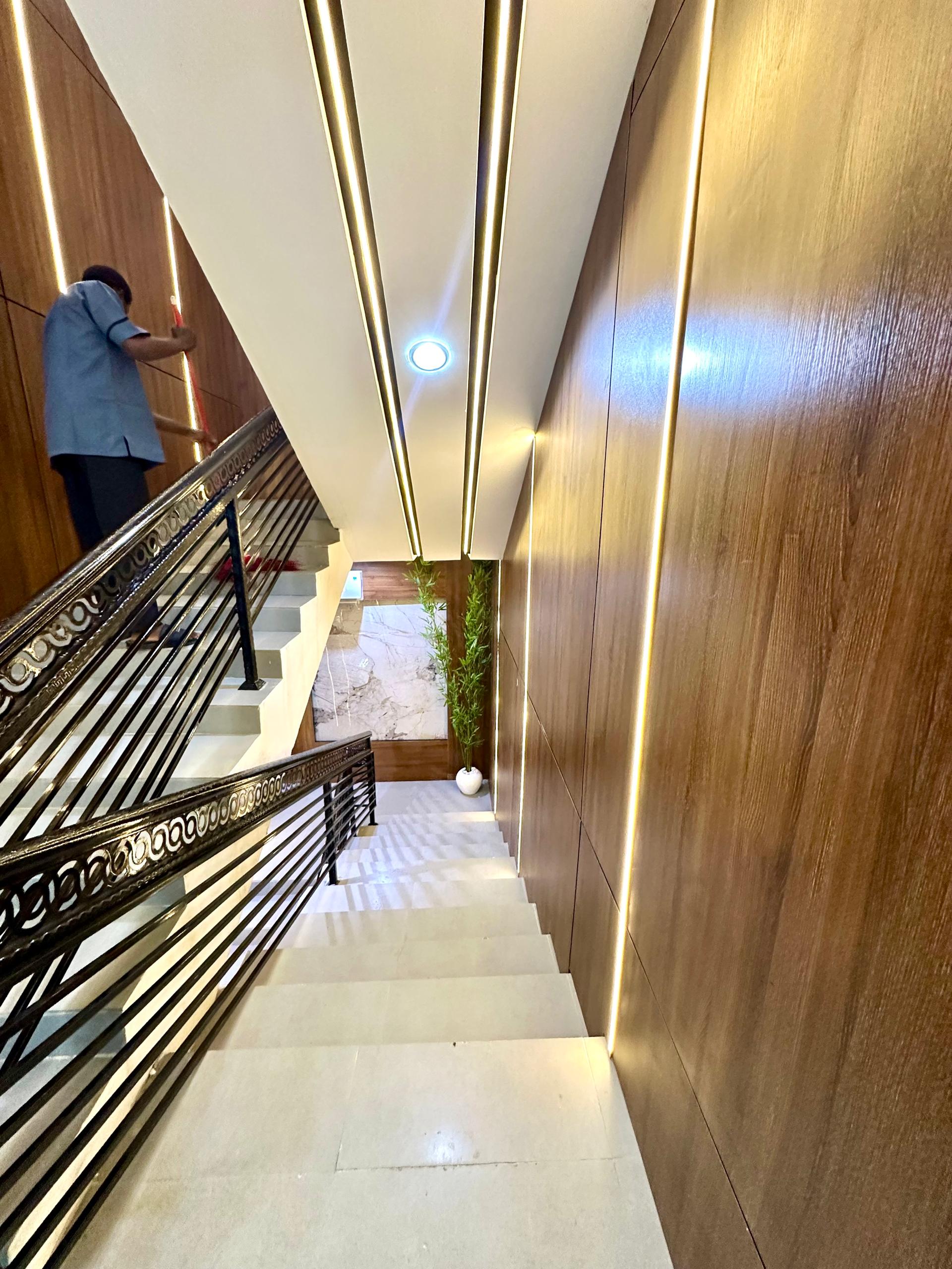 Gritty Palace Hotel & Suites, 