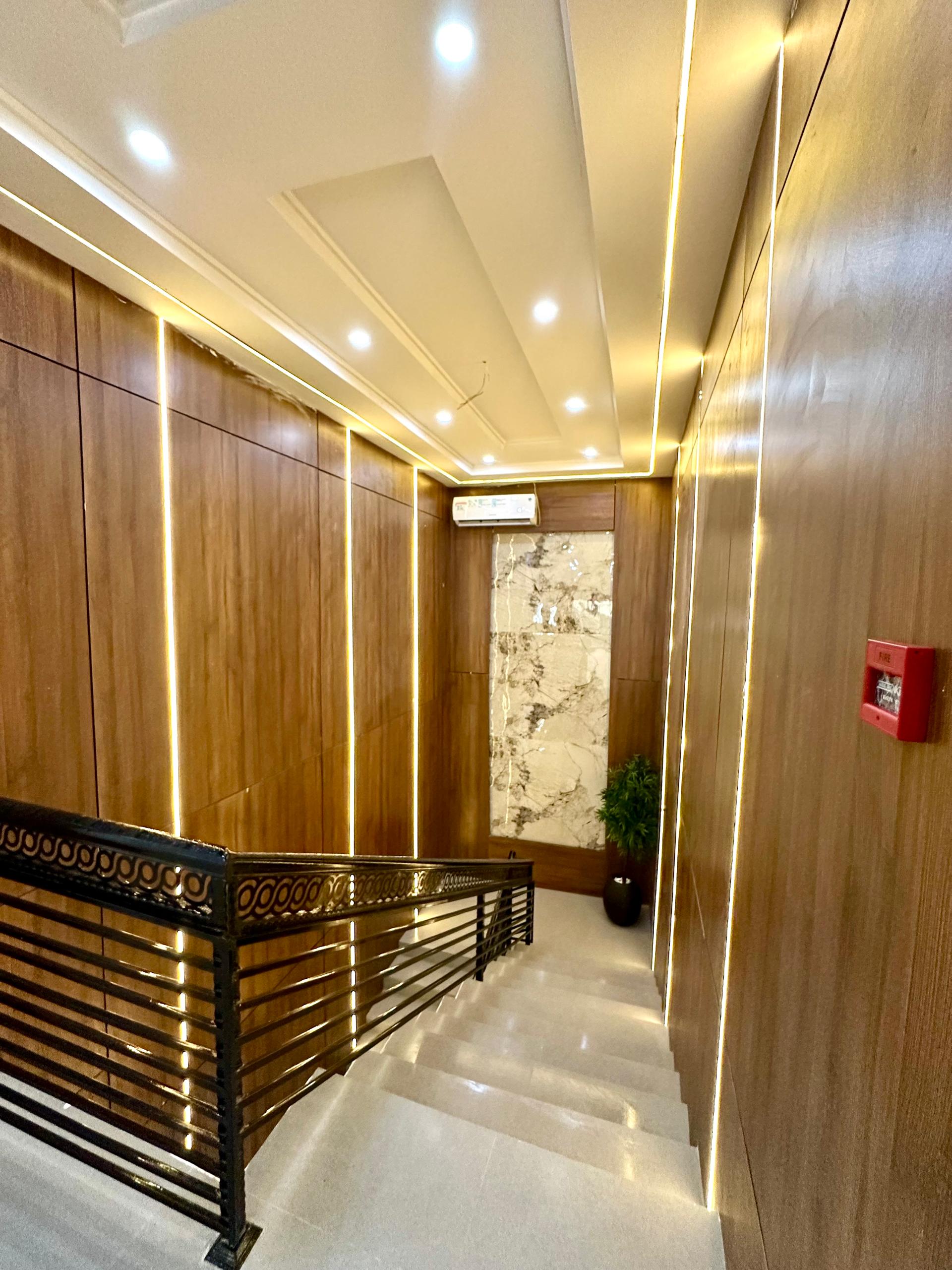 Gritty Palace Hotel & Suites, 