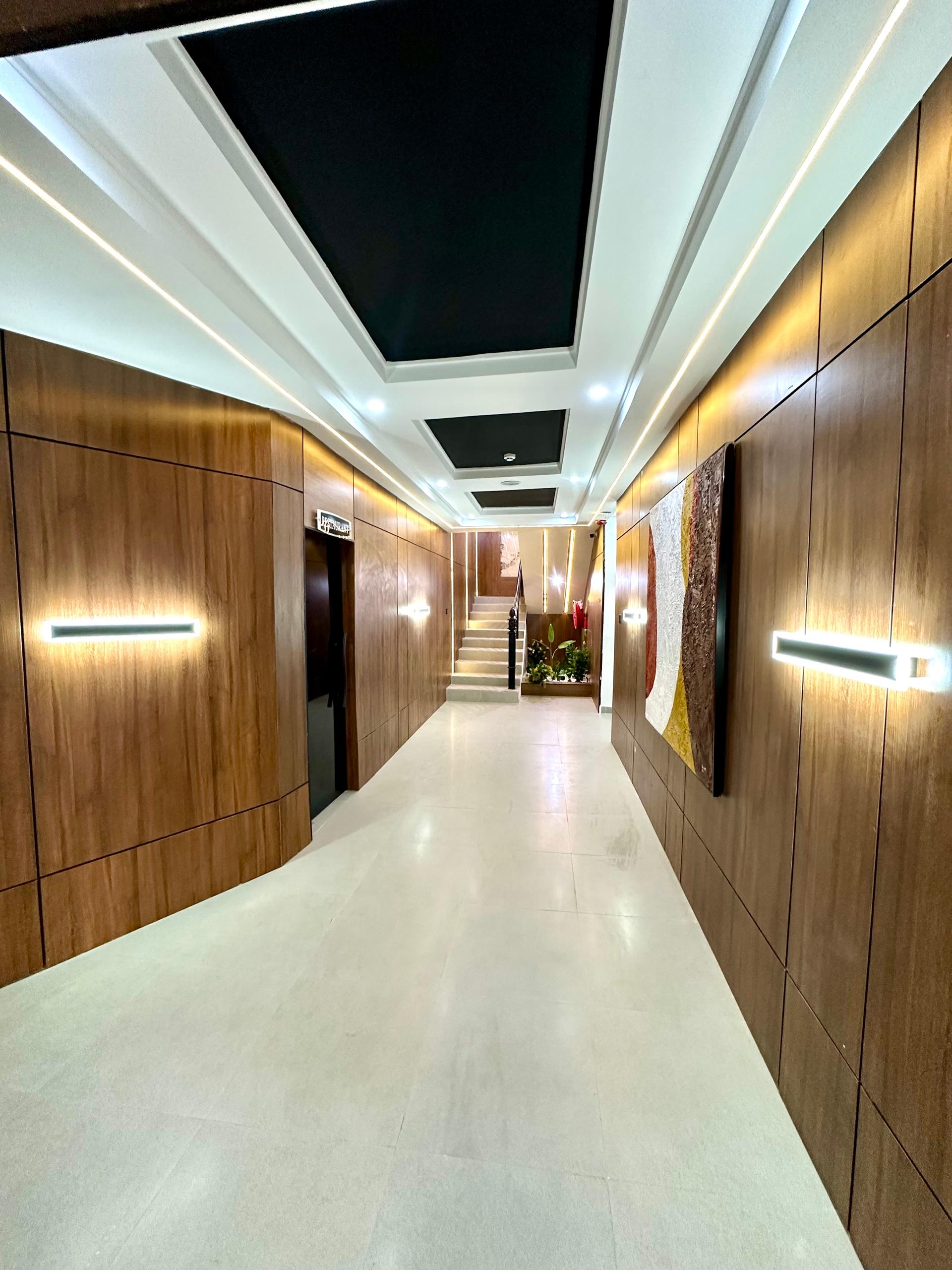 Gritty Palace Hotel & Suites, 