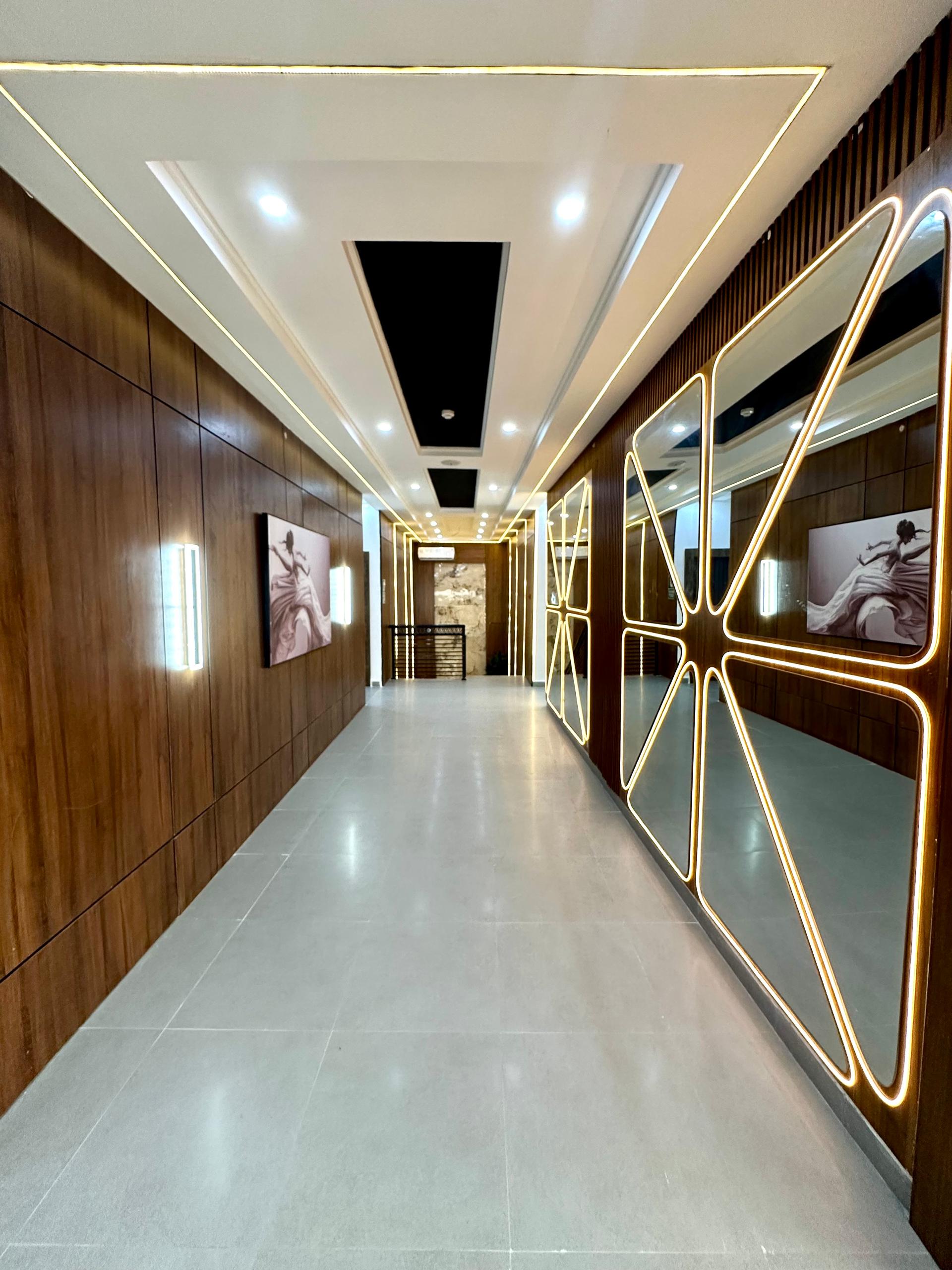Gritty Palace Hotel & Suites, 